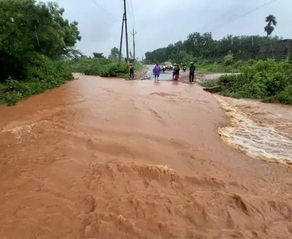 వాయుగుండం ఎఫెక్ట్‌.. ఉత్తరాంధ్రలో భారీ వర్షాలు - Udayam