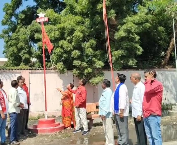 ఆర్టీసీ కార్మికుల సమస్యలు పరిష్కరించాలి - Udayam
