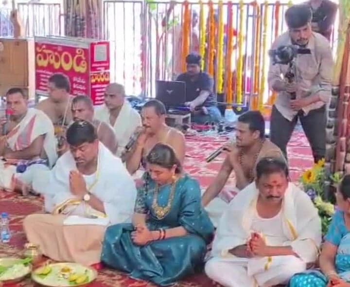 వాడపల్లిలో స్వామివారికి గోదావరి జలాలతో అభిషేకం - Udayam