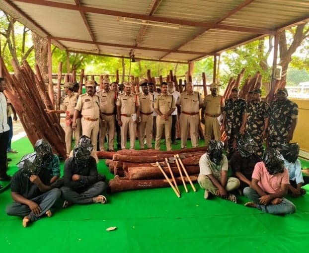 ఎర్రచందనం స్మగ్లింగ్ ముఠా అరెస్ట్