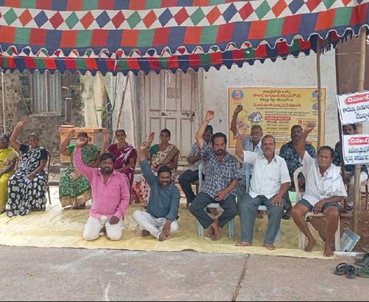 తణుకులో 18వ రోజుకు VRAల ఉద్యమం