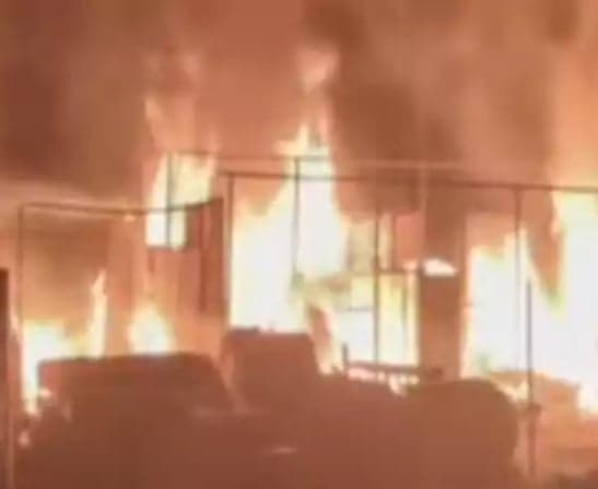 మేడ్చల్‌ చెక్‌పోస్టు వద్ద అగ్నిప్రమాదం