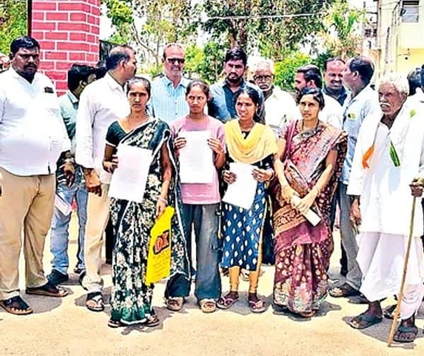 తండ్రి ప్రాణం కోసం అక్కాచెల్లెళ్ల పోరాటం - Udayam Digital