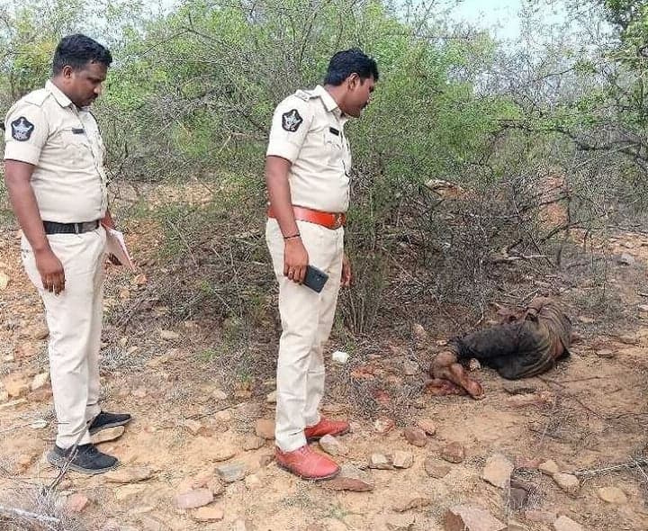 కొండపై మృతదేహం