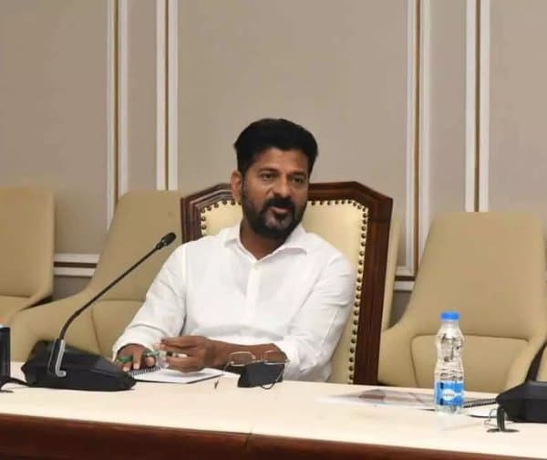 ధాన్యం సేకరణపై సీఎం సమీక్ష: హమాలీ ఛార్జీలు పెంపు