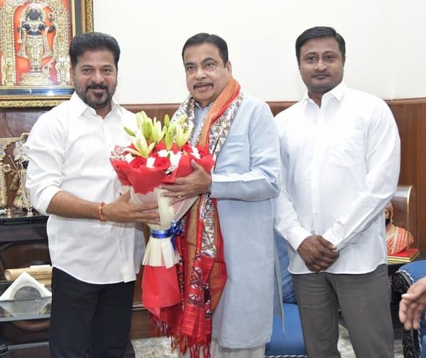 ఢిల్లీలో రేవంత్ రెడ్డి కీలక భేటీ