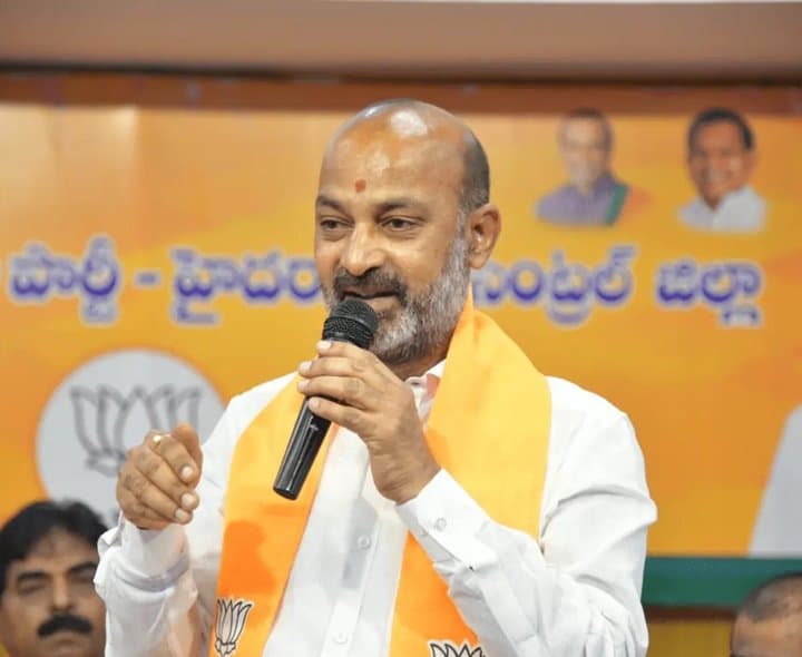 ధర్నాలు చేసే నైతిక హక్కు కేటీఆర్‌కు లేదు: బండి సంజయ్