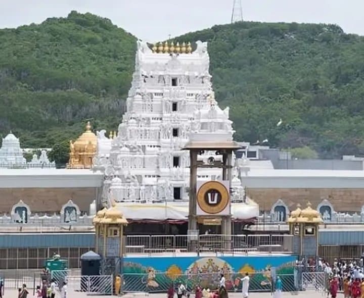 నేడు తిరుమలలో టోకెన్ల జారీ రద్దు