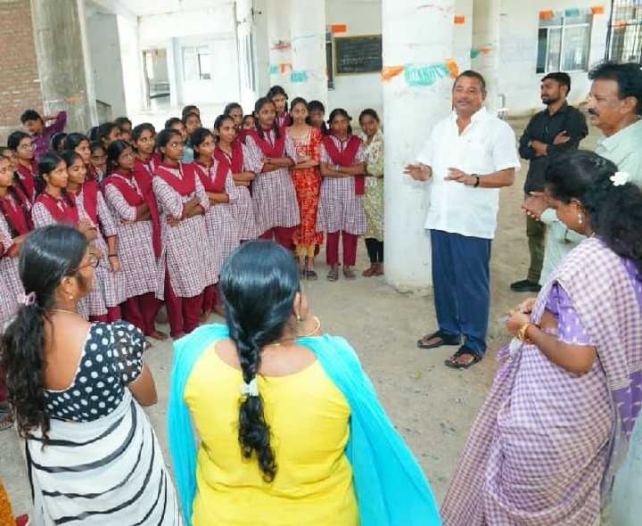 విద్యార్థులతో పనులు చేయిస్తే చర్యలు: ఎమ్మెల్యే