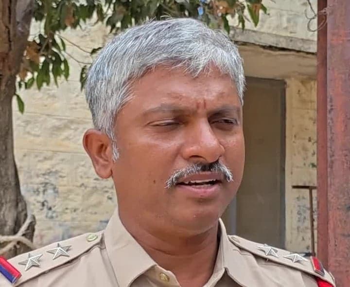 నిర్భయంగా నామినేషన్లు వేయండి: ఎస్‌ఐ - Udayam