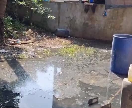 సీసీ రోడ్డుతో డ్రైనేజీ సమస్య - Udayam