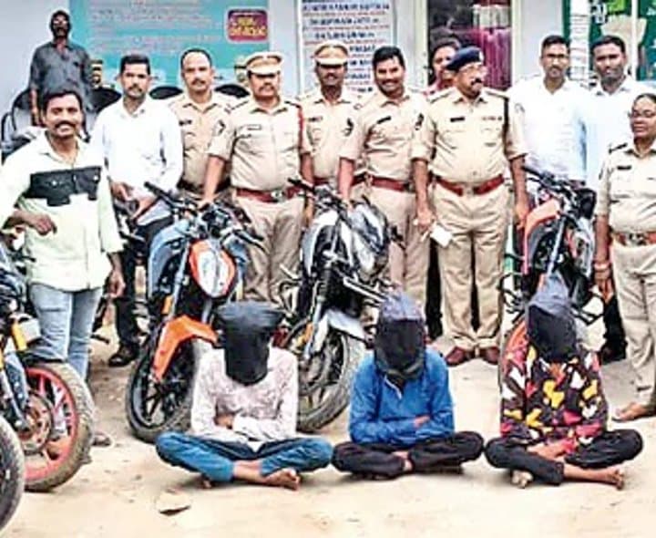 వ్యసనాలతో నేరాల బాటలో యువత
