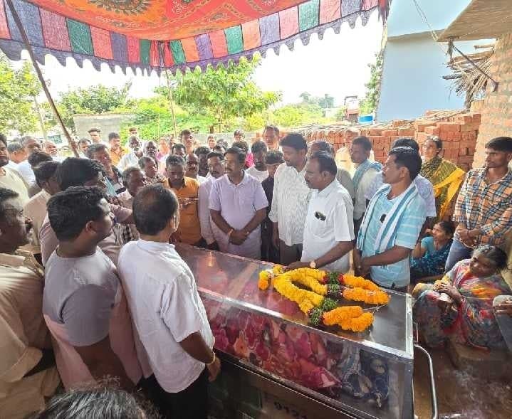 లింగయ్య మృతదేహానికి ఎమ్మెల్యే నివాళి - Udayam