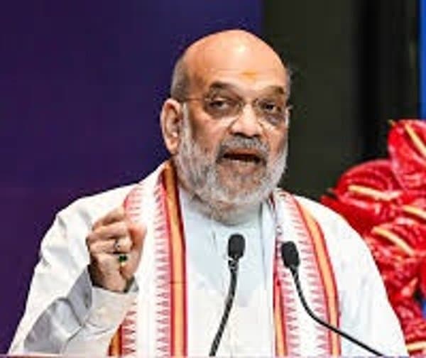 అక్రమ చొరబాటుదారులపై అమిత్ షా