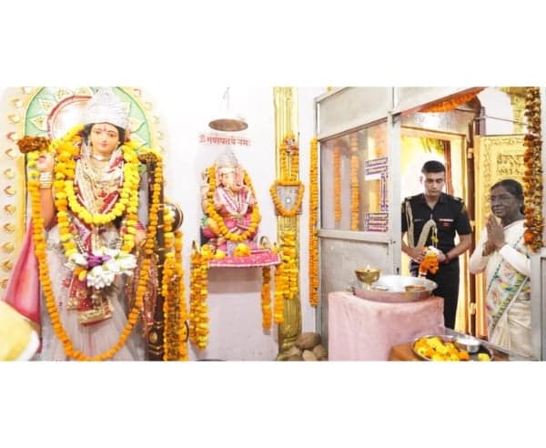దంతేశ్వరి ఆలయంలో రాష్ట్రపతి పూజలు