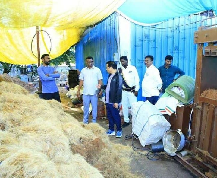 కోకోపీట్‌ యూనిట్‌ను పరిశీలించిన కమిషనర్‌