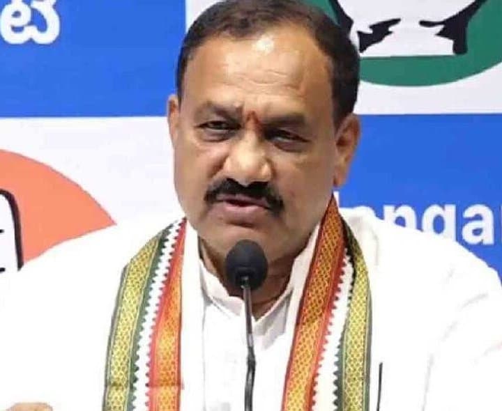 మహేశ్ గౌడ్‌కు హరీశ్‌రావు నోటీసులు