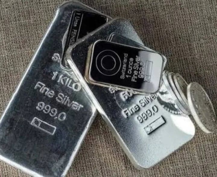 స్వల్పంగా తగ్గిన వెండి ధర
