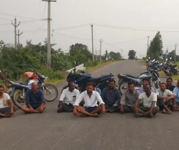 కరెంట్ కోతలపై రైతుల రాస్తారోకో