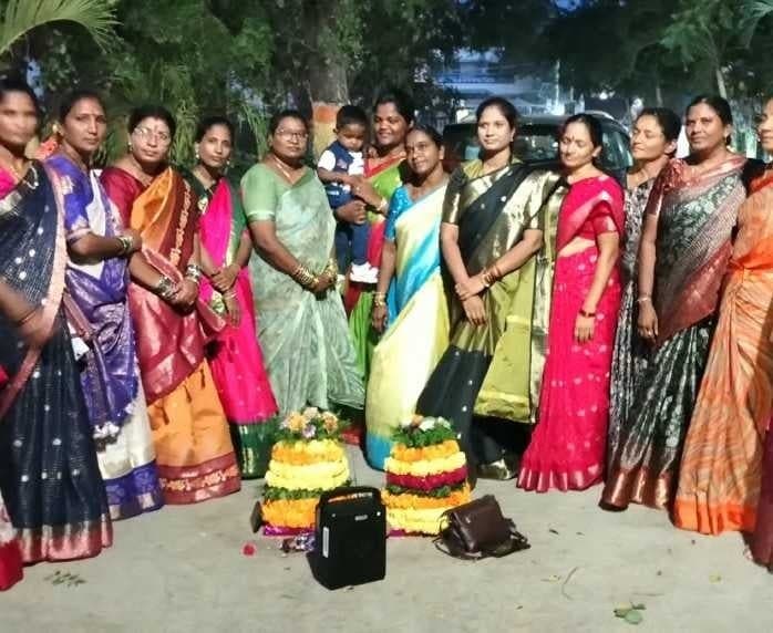 గద్వాల మున్సిపాలిటీలో బతుకమ్మ సంబరాలు - Udayam
