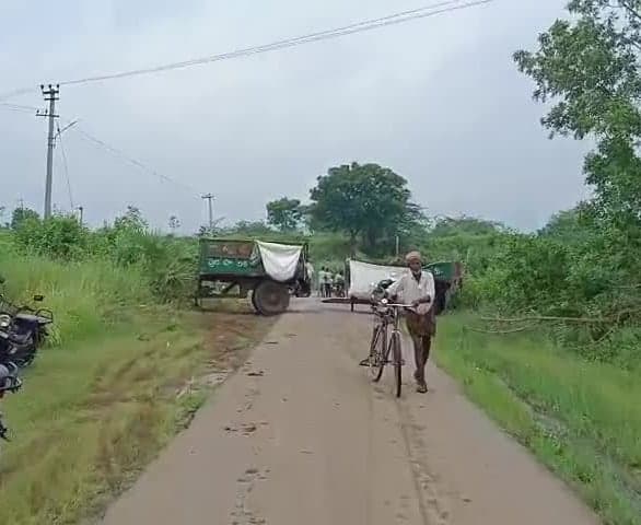 కల్లూరు పెద్ద చెరువు అలుగు ఉద్ధృతి - Udayam