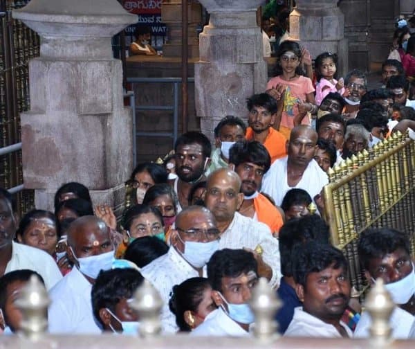 శ్రీశైలంలో భక్తుల రద్దీ.. వసతికి ఇబ్బందులు - Udayam Digital