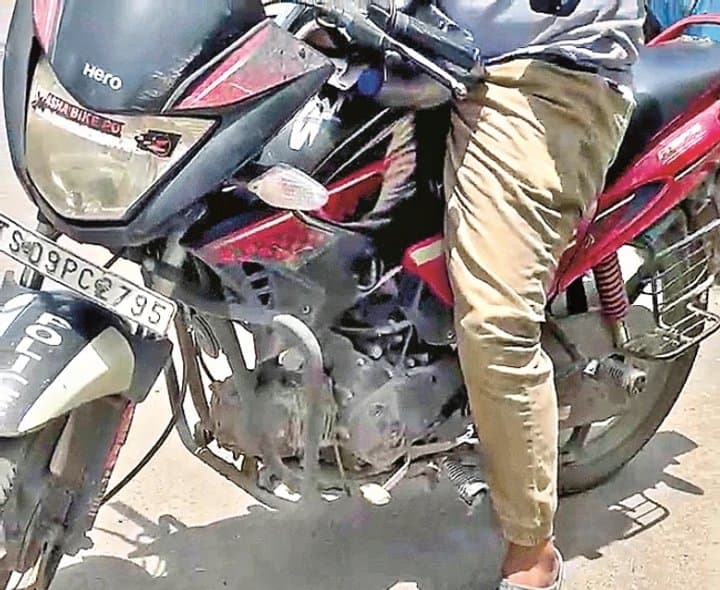 పోలీసు వాహనంతో ర్యాపిడో - Udayam Digital