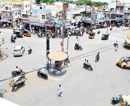 పులివెందులలో హోరాహోరీ పోరు
