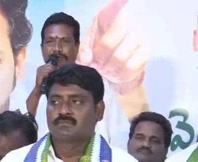 పెడన వైసీపీ సమావేశంలో గ్రూపు రాజకీయాలపై చర్చ - Udayam