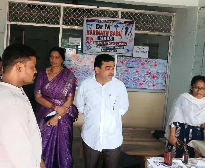 అర్హత లేని వైద్యుడి క్లినిక్‌ సీజ్‌ - Udayam
