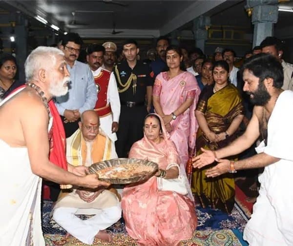 గవర్నర్‌ దంపతుల అమ్మవారి దర్శనం