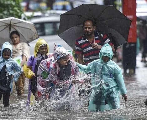 ఎన్టీఆర్ జిల్లాలో నేడు స్కూళ్లకు సెలవు - Udayam