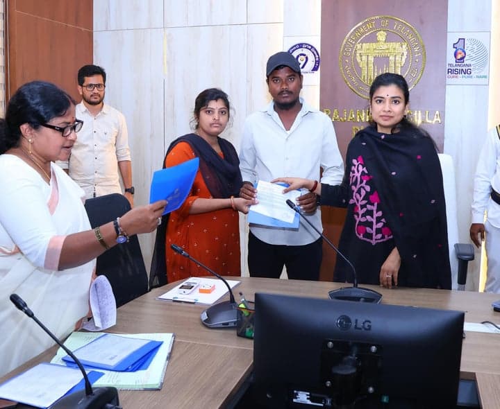 కులాంతర వివాహ ప్రోత్సాహక బాండ్లు పంపిణీ - gallery image 3