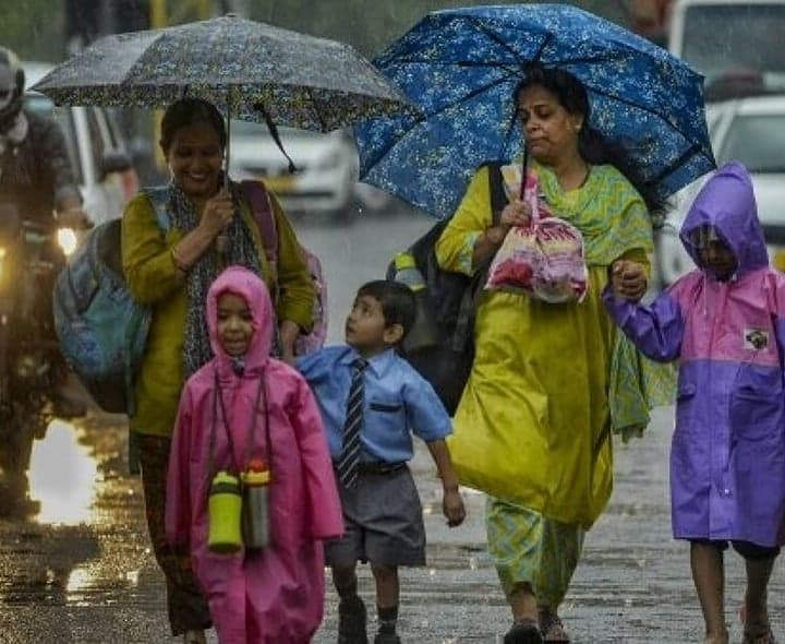 పలు జిల్లాల్లో స్కూళ్లకు సెలవు