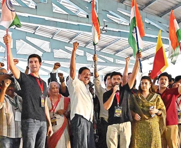 జ్ఞానేశ్‌కుమార్‌ రాజీనామాకు బెంగళూరులో ధర్నా