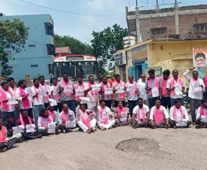 కల్యాణలక్ష్మి కోసం సైదాపూర్‌లో బీఆర్‌ఎస్‌ నిరసన