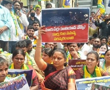 సింగరేణి కార్మికుల సమస్యలపై కవిత ఆందోళన.. భవన్ ముట్టడి