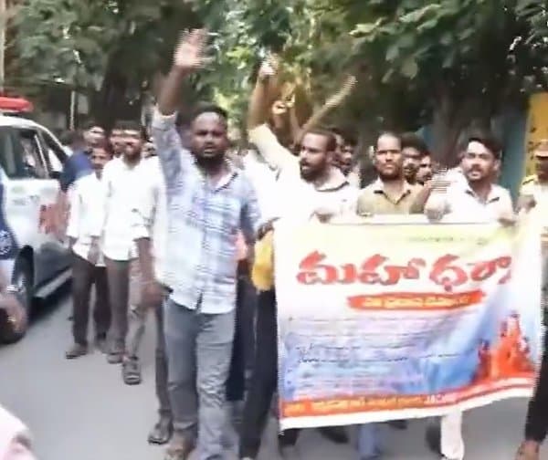 నిరుద్యోగుల నిరసన  - Udayam Digital