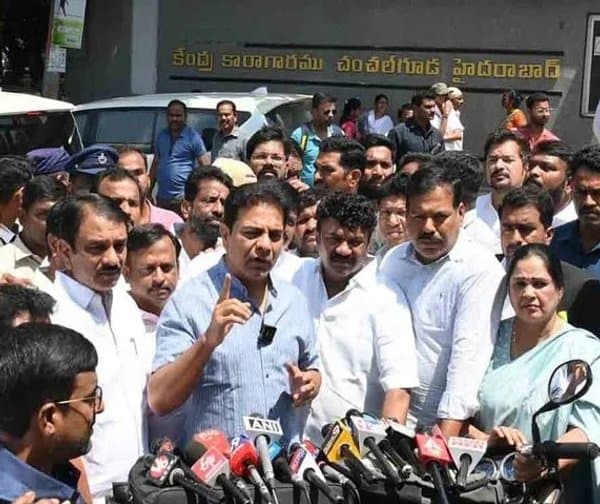 జైలులో బాల్క సుమన్‌ను పరామర్శించిన కేటీఆర్ - Udayam Digital