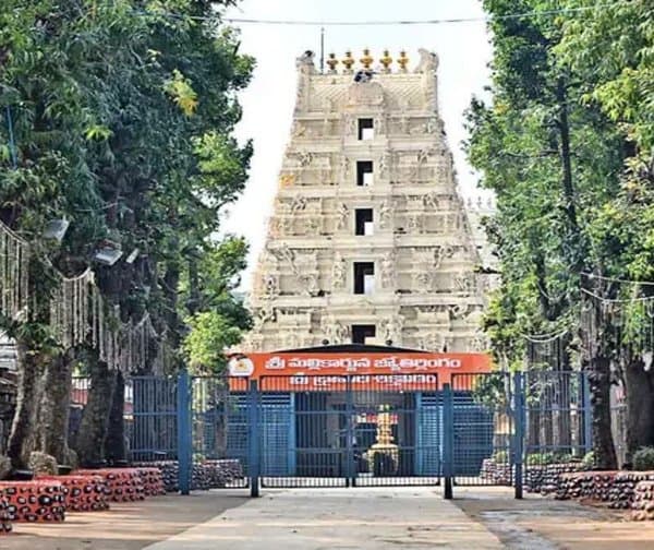 శ్రీశైలంలో స్పర్శ దర్శనాలు నిలుపుదల - Udayam Digital
