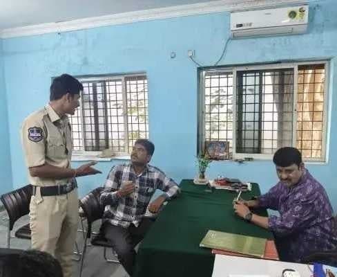 పెండింగ్ బిల్లులపై మాజీ సర్పంచ్ ఆందోళన - Udayam