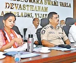 దసరా ఉత్సవాల్లో భక్తులకు వసతులు