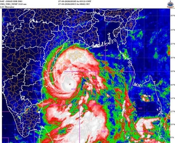 అర్నాబ్‌ తుపానుపై అప్రమత్తంగా ఉండండి: కలెక్టర్‌