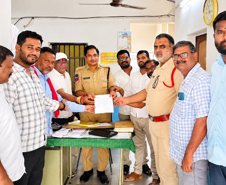 జనగామ బీఆర్‌ఎస్‌ కార్యాలయంలో చోరీ - Udayam