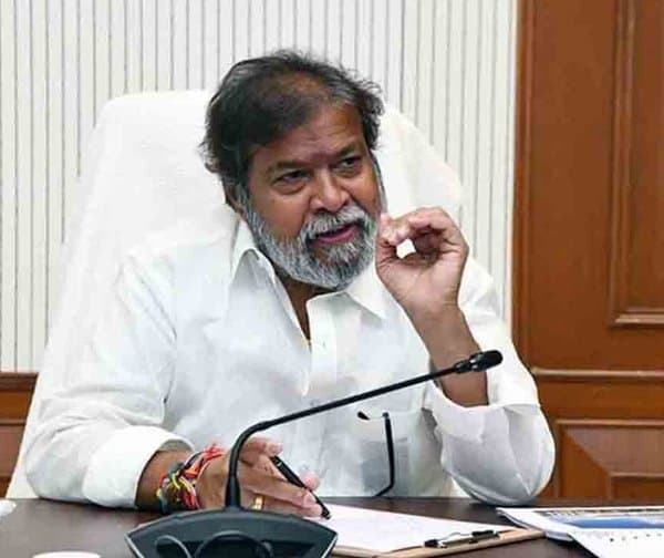 ఎబోలాపై ఆందోళన వద్దు: మంత్రి దామోదర - Udayam Digital