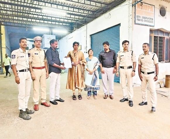నిబంధనల ఉల్లంఘన.. 9 లైసెన్సుల సస్పెన్షన్‌ - Udayam