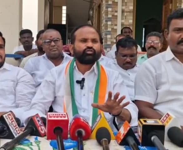 54 షటర్ల కూల్చివేతపై కౌన్సిలర్‌ మద్దిలేటి ఆరోపణలు - Udayam