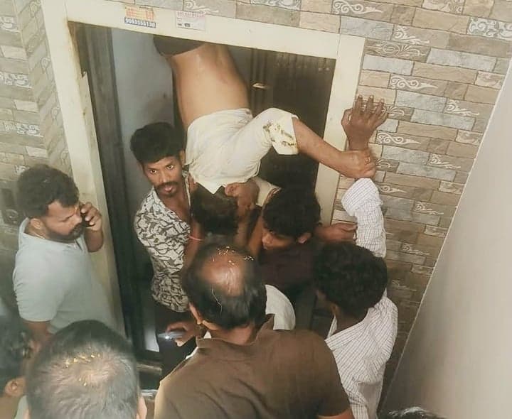 లిఫ్ట్‌-గోడ మధ్య వేలాడుతున్న వ్యక్తి.. కాపాడిన హైడ్రా
