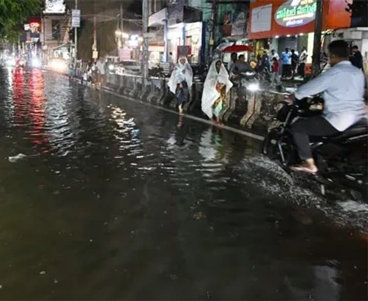 అనంతపురంలో రహదారులు జలమయం