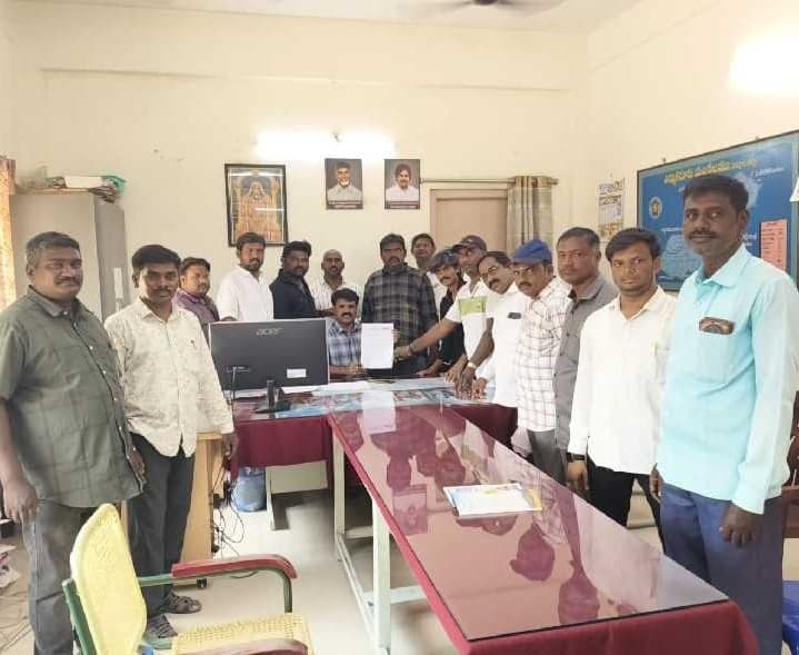 జర్నలిస్టులకు ఇంటి స్థలాలు ఇవ్వాలి - Udayam